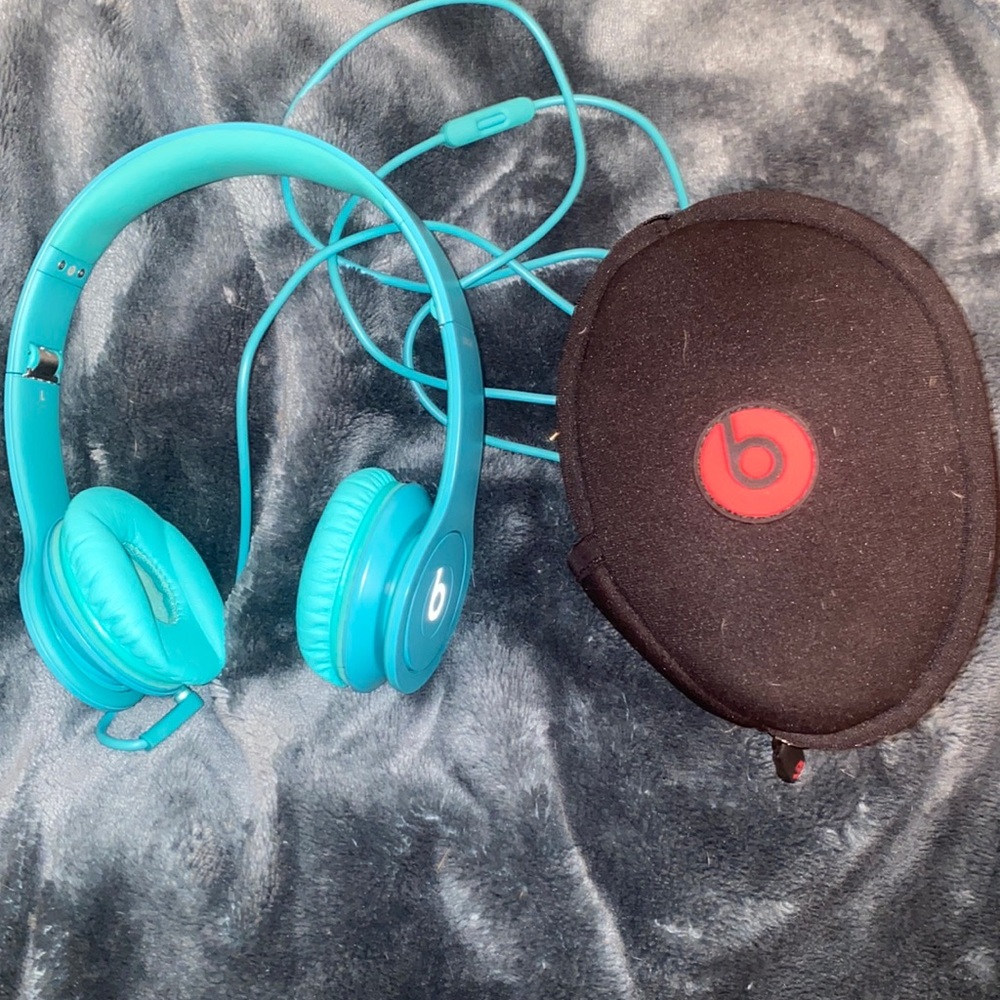 COPY - Beats solo hd headphones